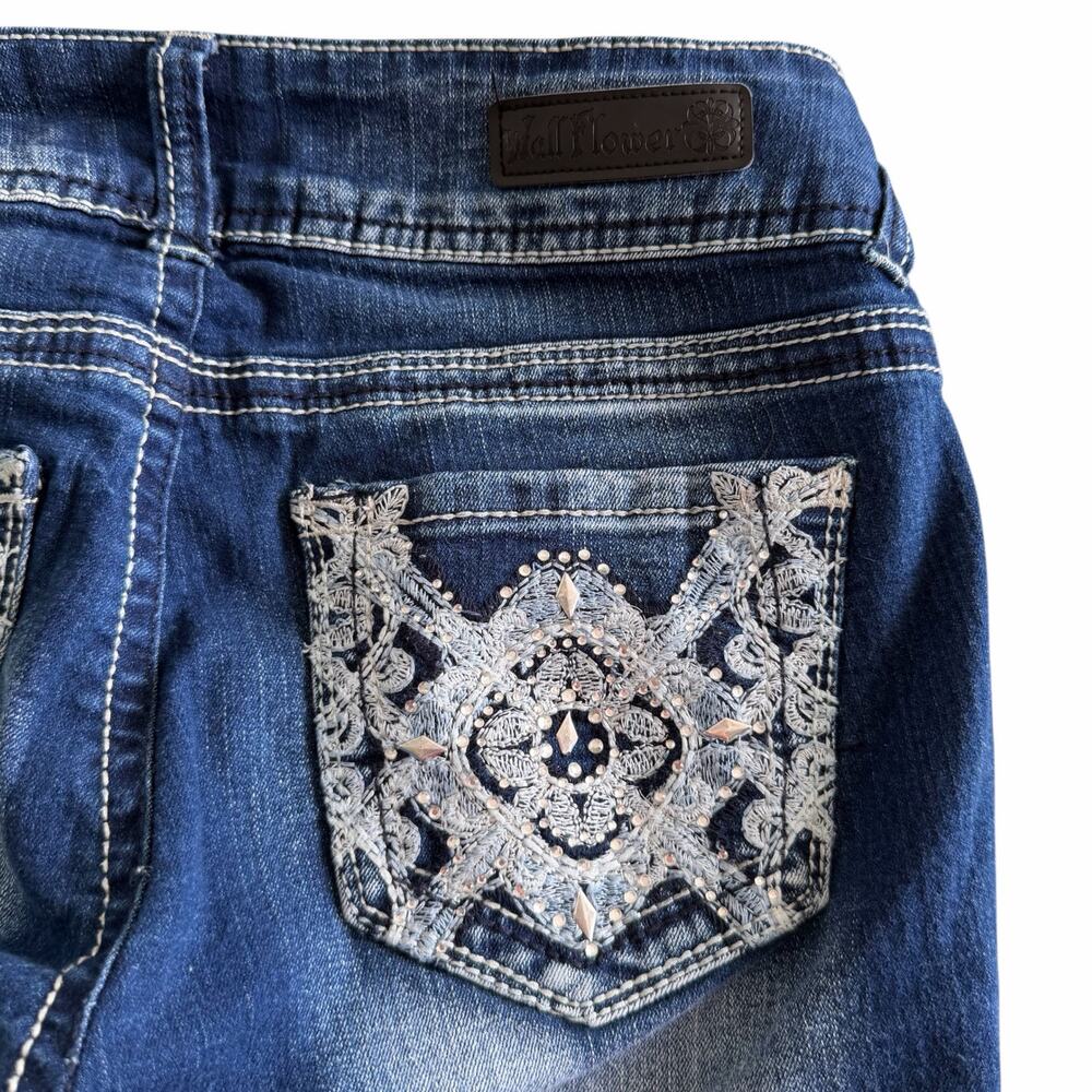 Vintage WallFlower Embellished Low Rise Capris - Picture 8 of 8